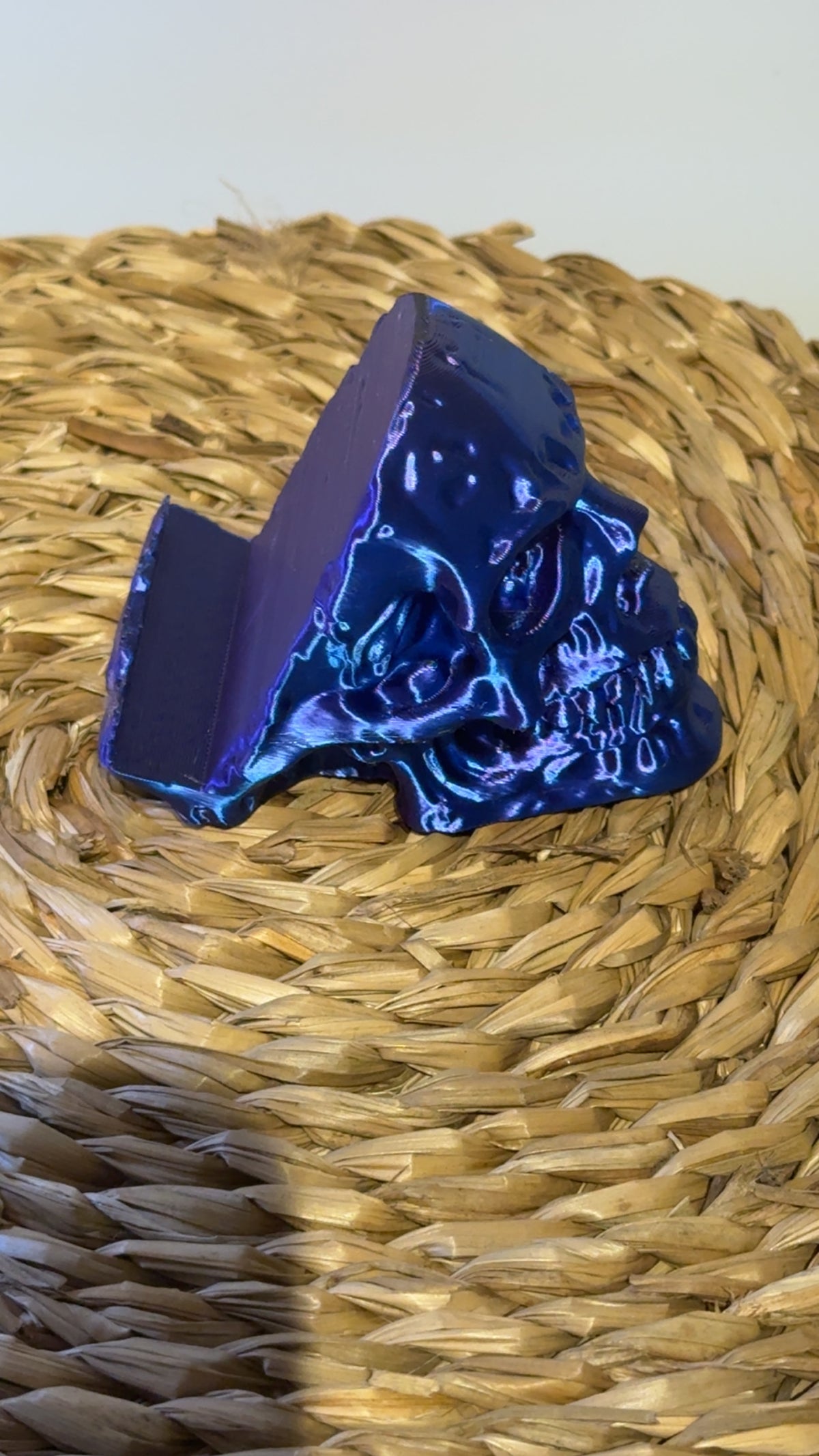 Support téléphone tête de mort imprimé en 3D, style gothique